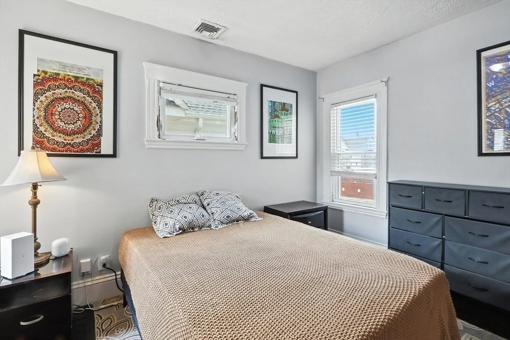 637 Broadway, Everett