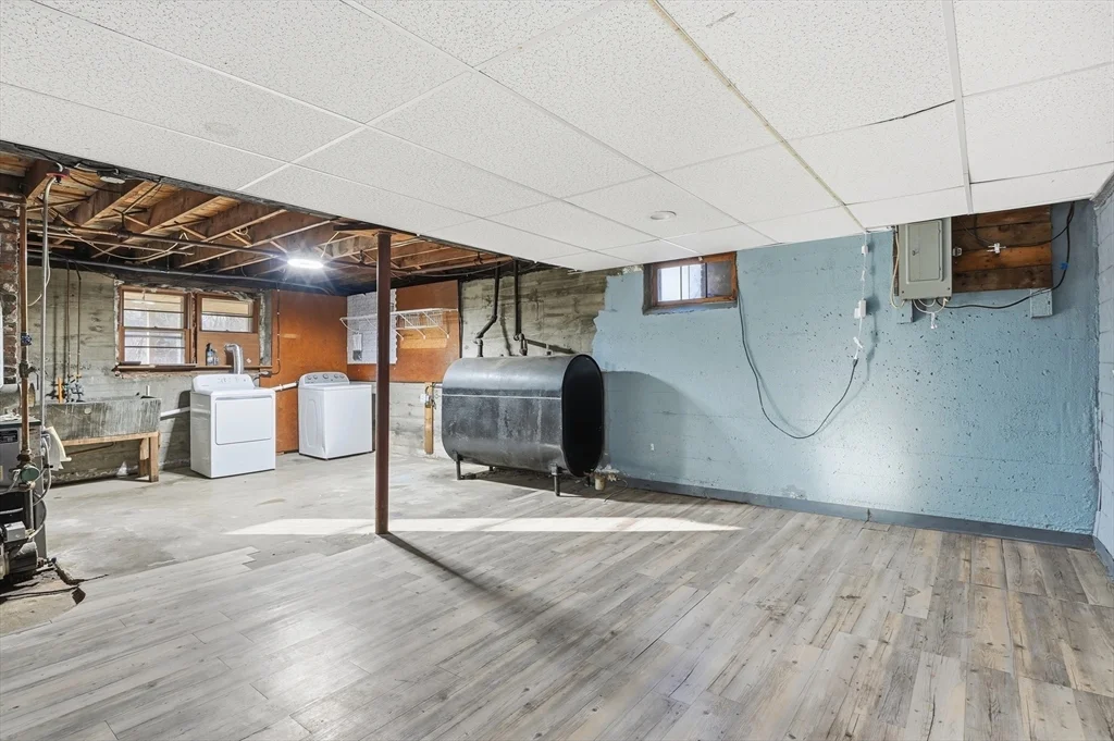 16 Liberty Dr, Shrewsbury