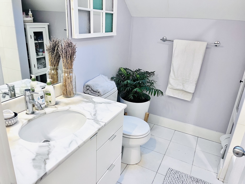 44 Rockview St, Jamaica Plain