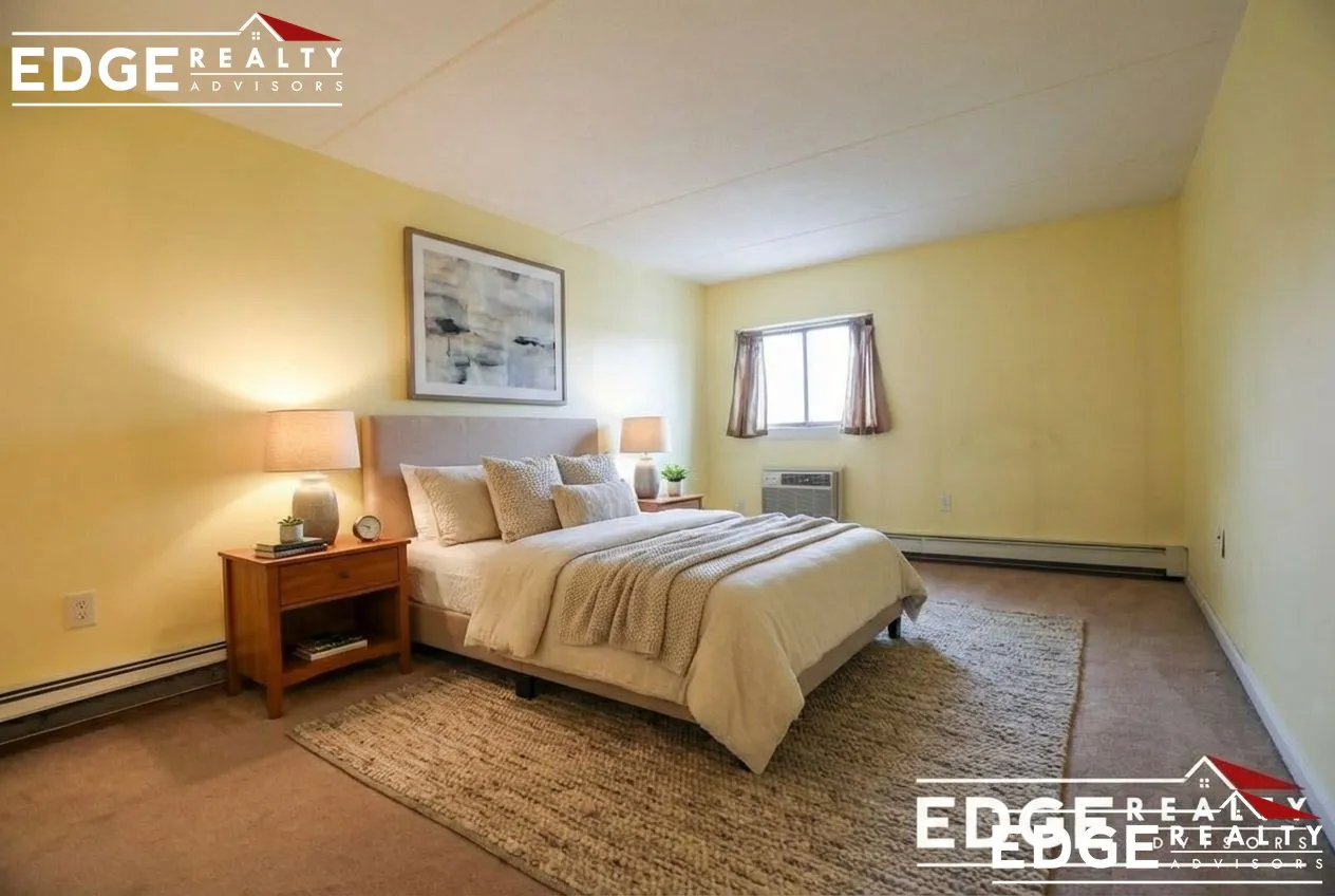 12 Ellery Sq, Mid-Cambridge