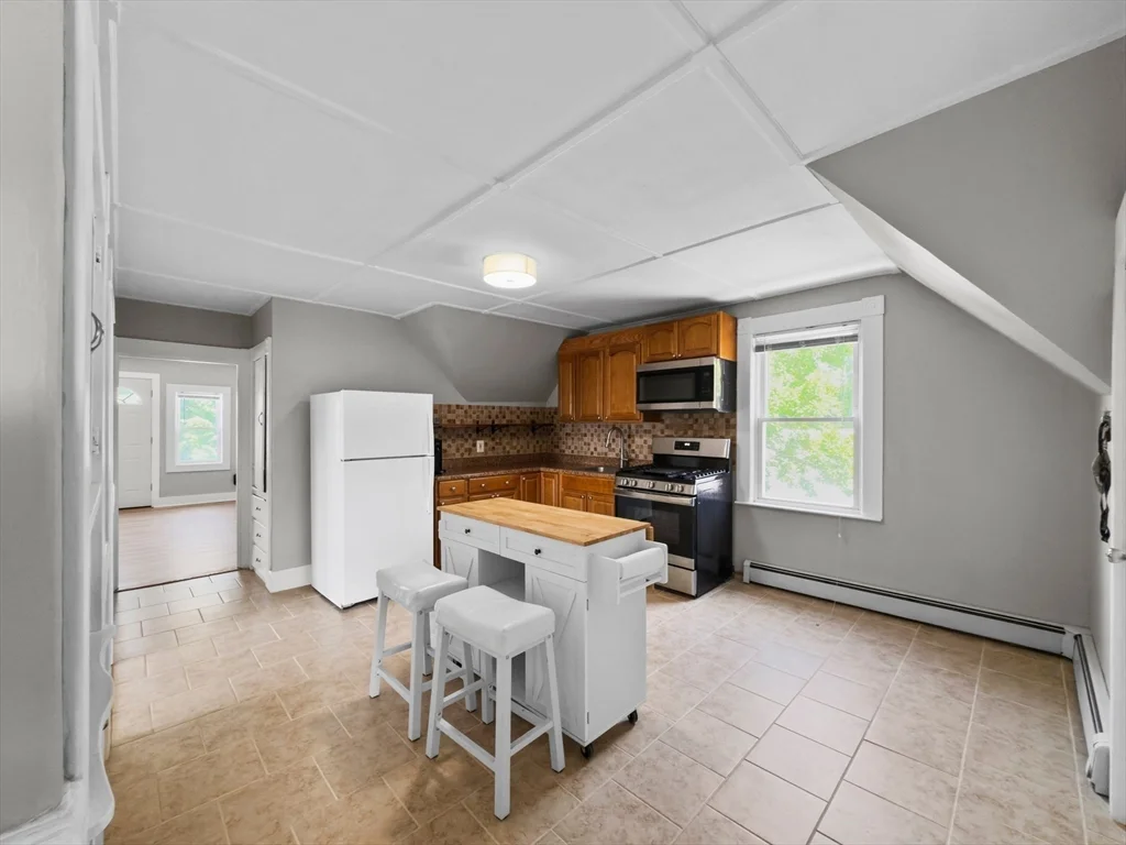 1 Lindner Ct, Lawrence