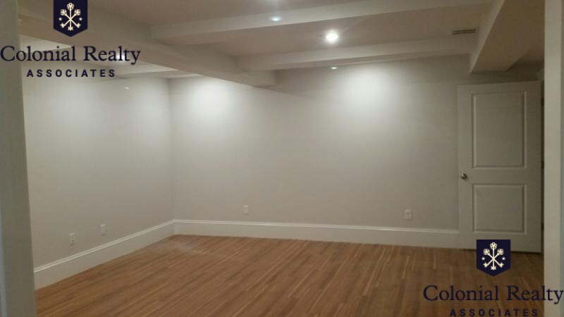 2044 Beacon St, Waban