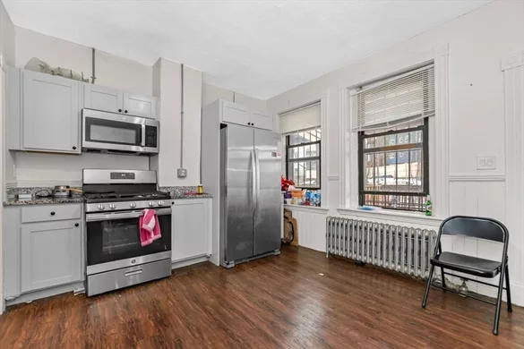 868 Huntington Ave, Coolidge Corner