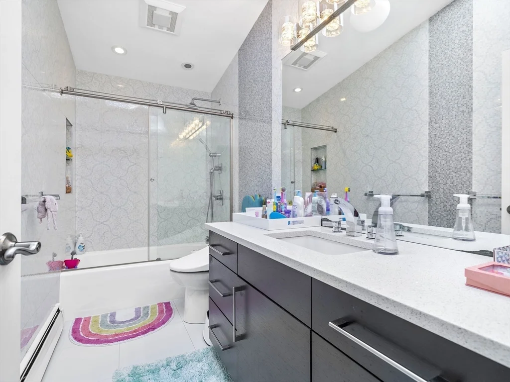 6 Nelson Dr, Chestnut Hill