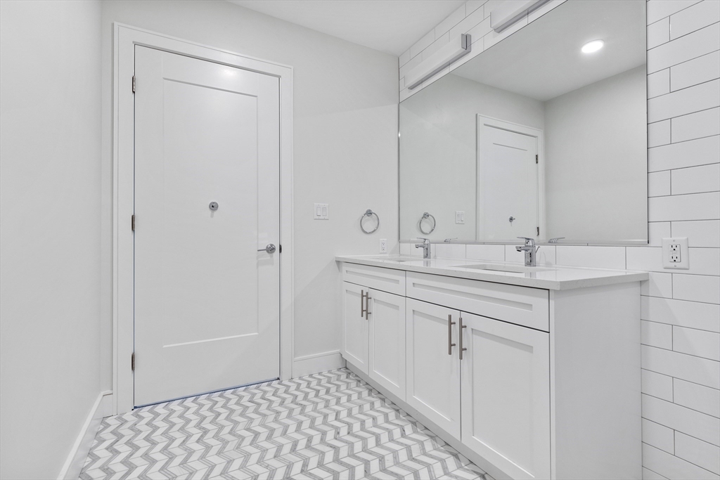 301 Border St, Central Square