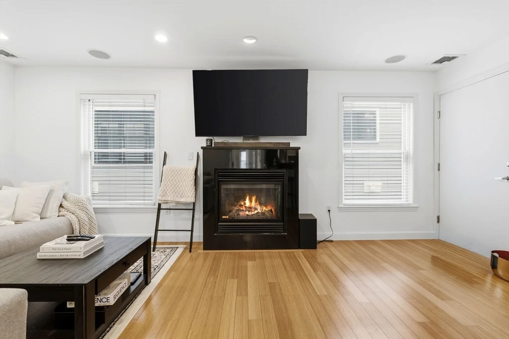 366 W 2nd St, South Boston