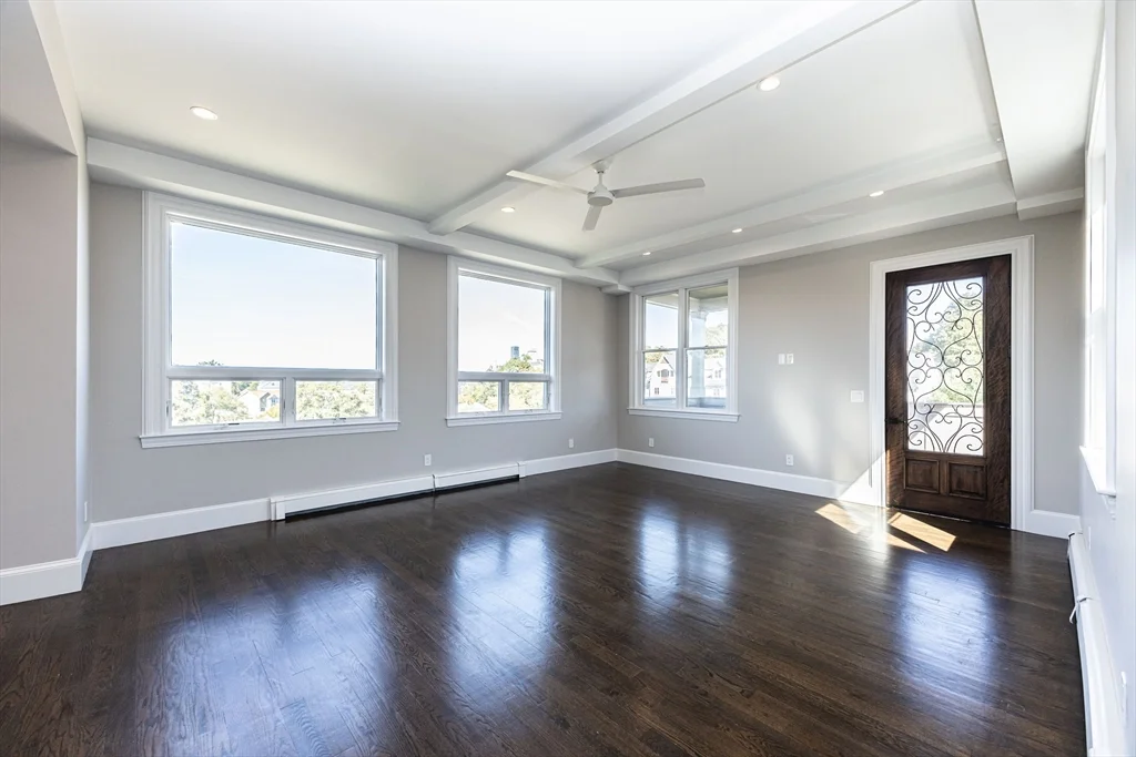 85 Regent St, Roxbury