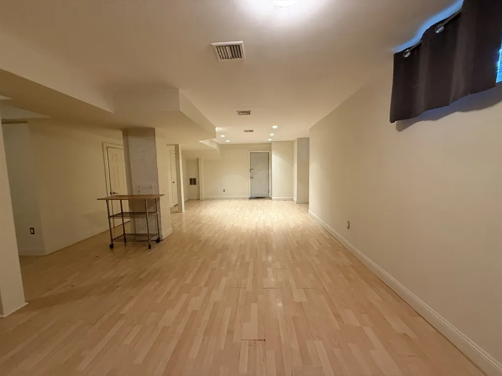 731 Cambridge St, Oak Square