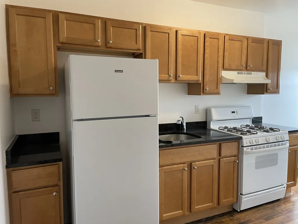 10 Yeamans St, Revere