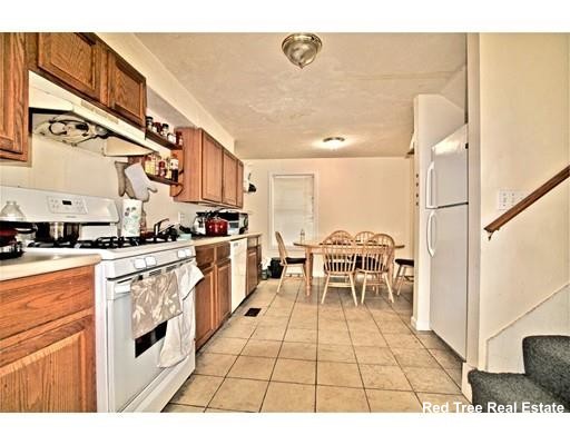 24 Lawn St, Mission Hill