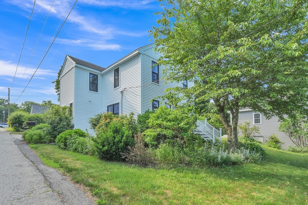 211 Mendon St, Hopedale