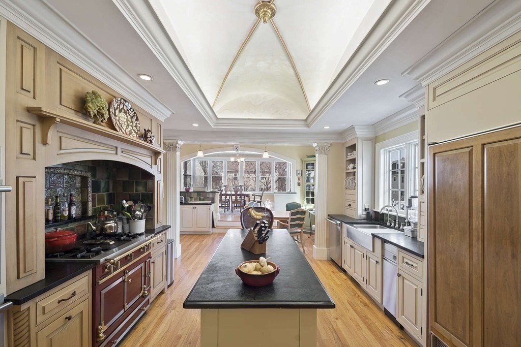 519 Main St, Waltham