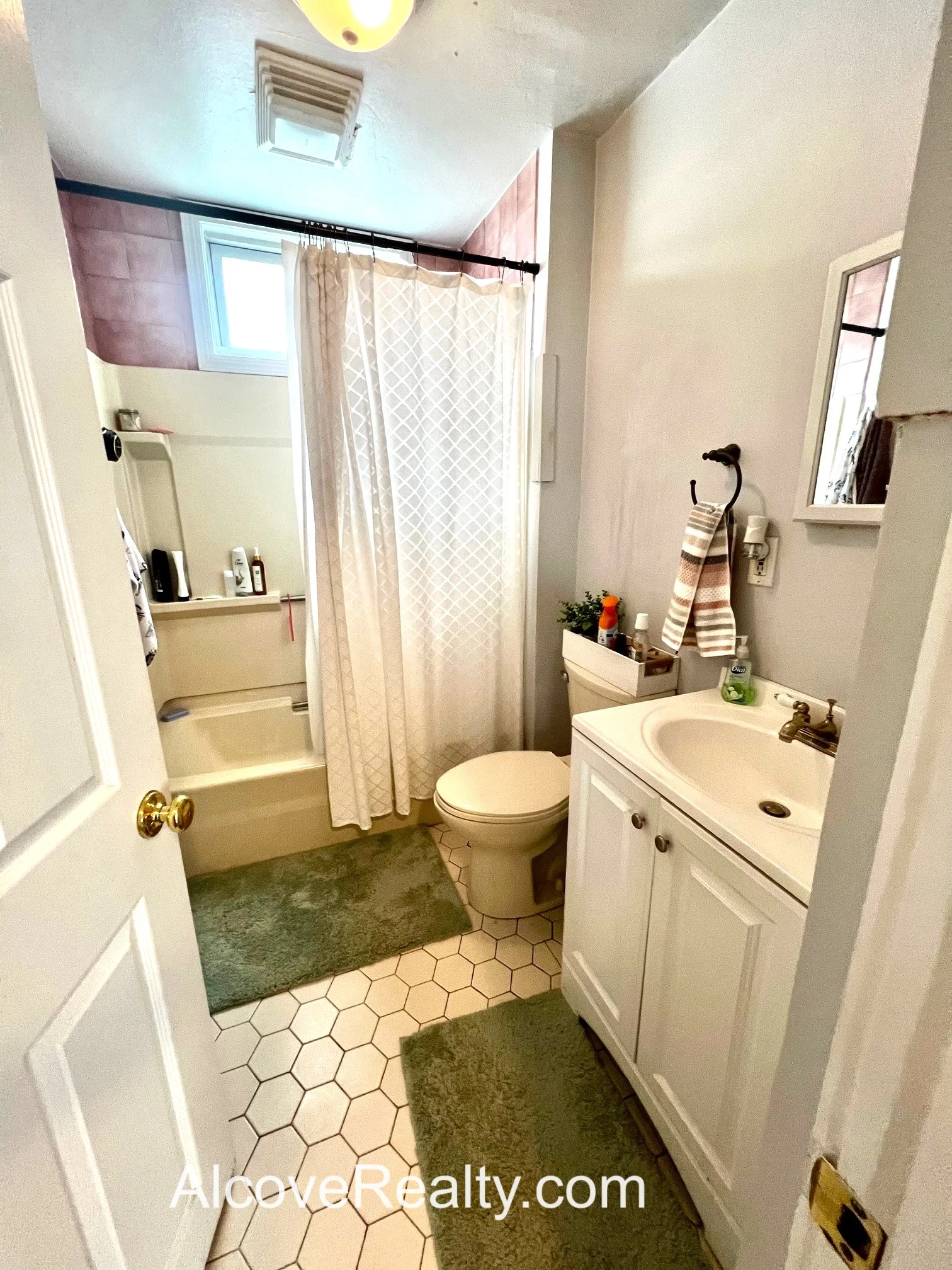 39 Sterling St, West Somerville