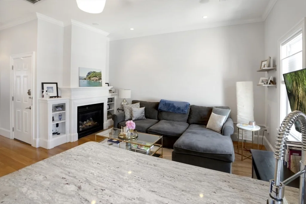 23 Woodward St, South Boston