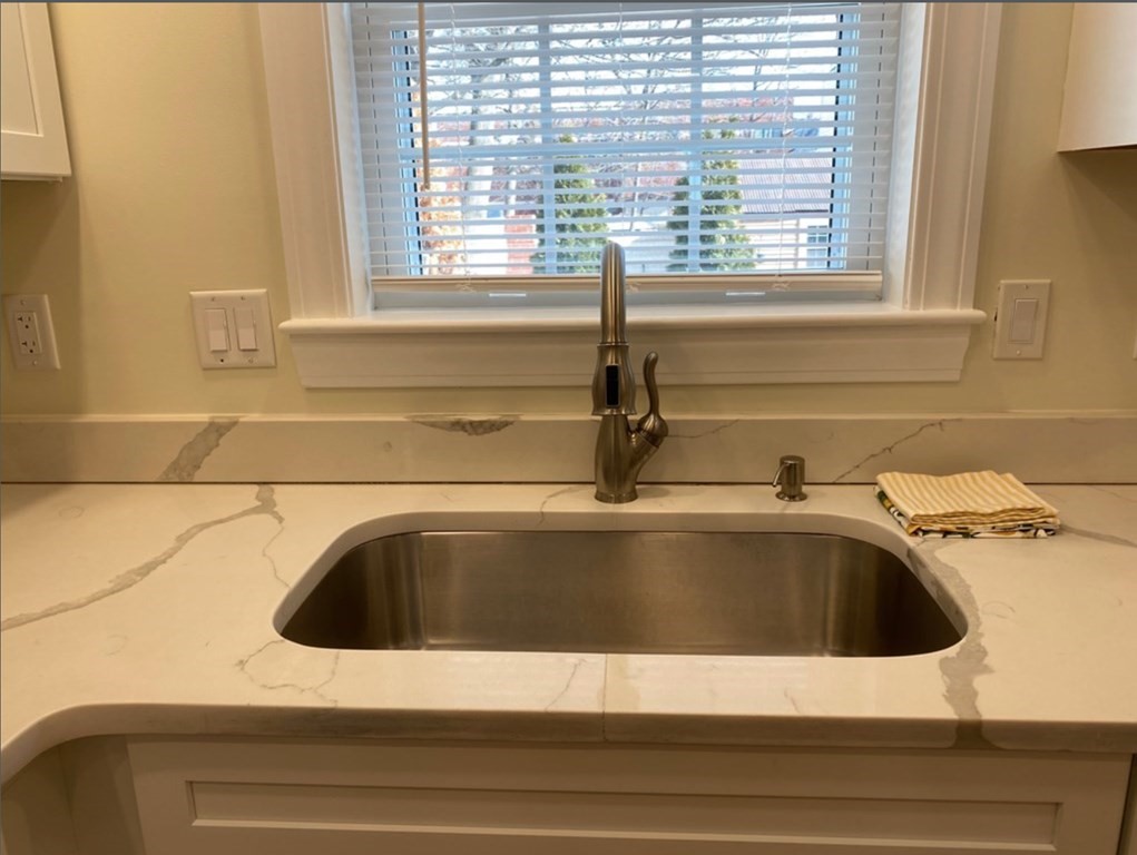 3 bed, 3.5 bath apartment for rent at 16 Walnut St Unit 1, Tufts University — photo 6 of 17
