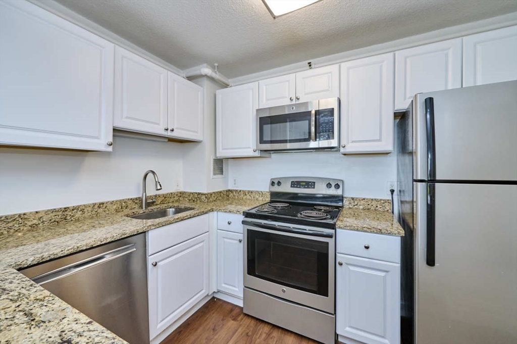 872 Massachusetts Ave, Riverside