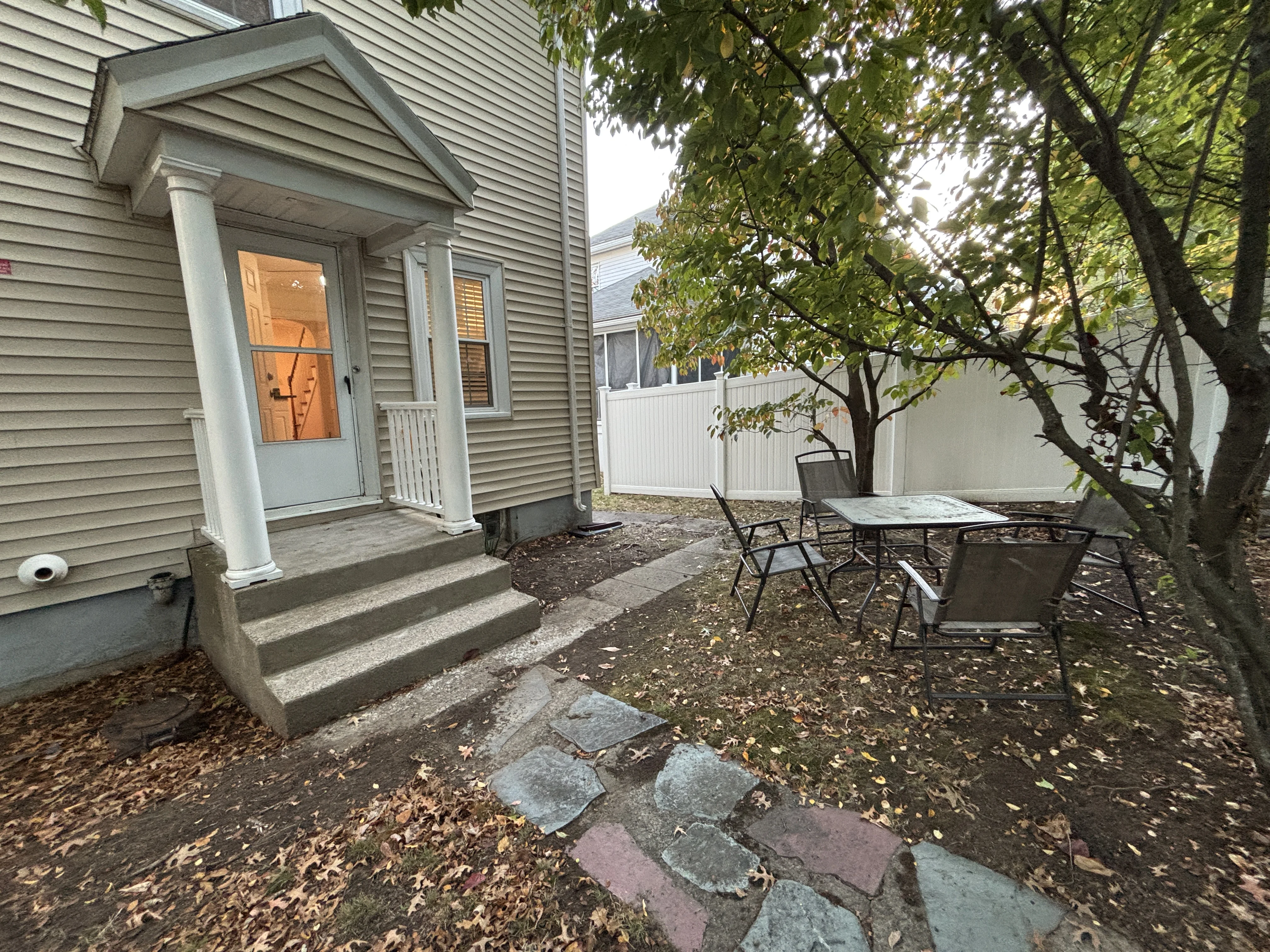 52 Hollywood Rd, West Roxbury