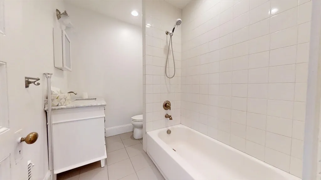 319 School St, Watertown