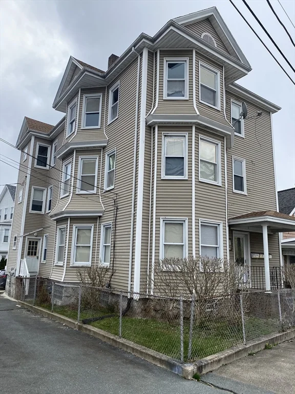 530 Bolton St, West