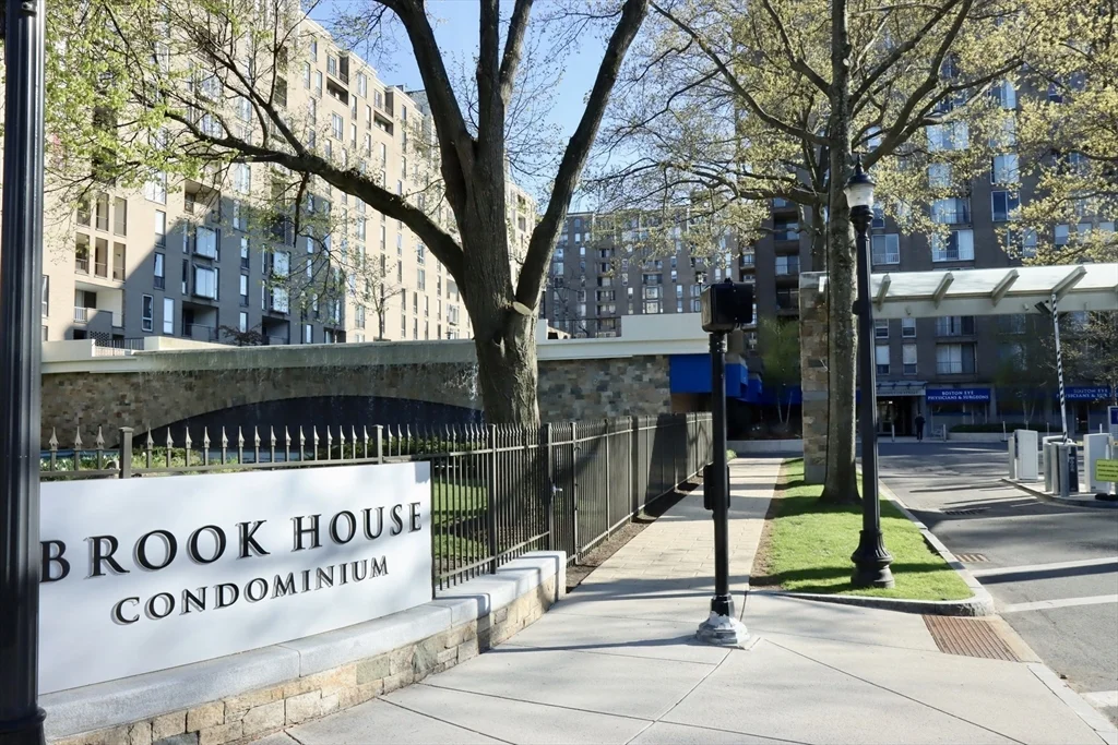 99 Pond Ave, Brookline Village