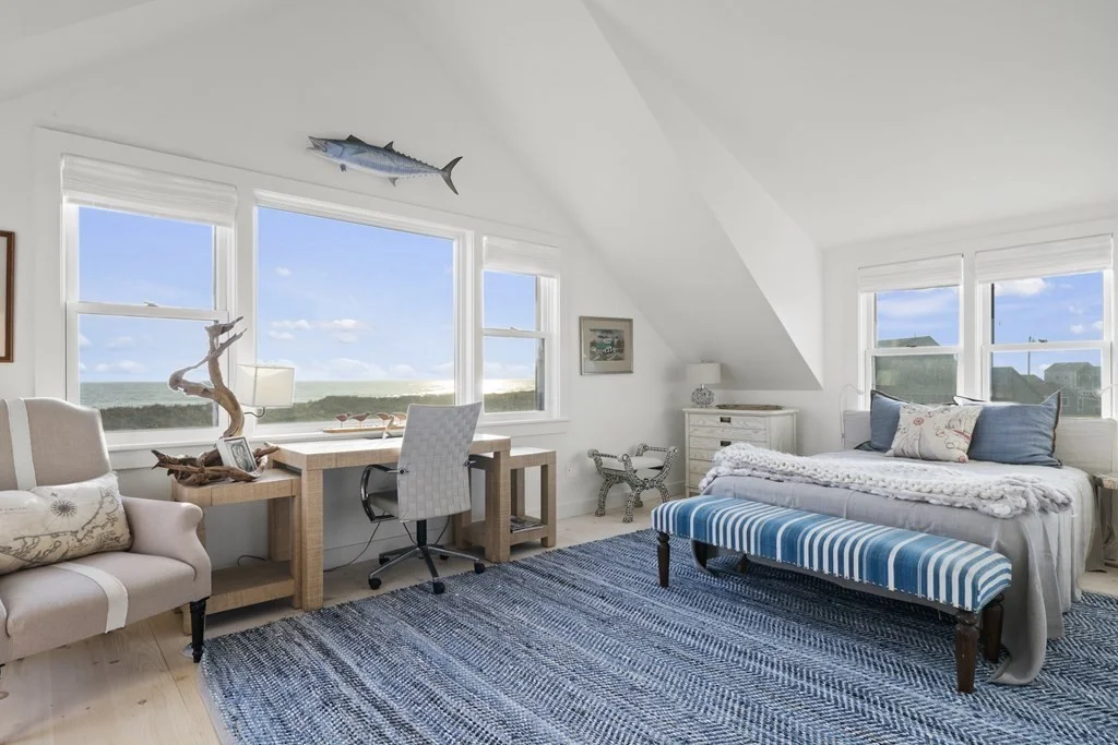 8 Maine Ave, Madaket