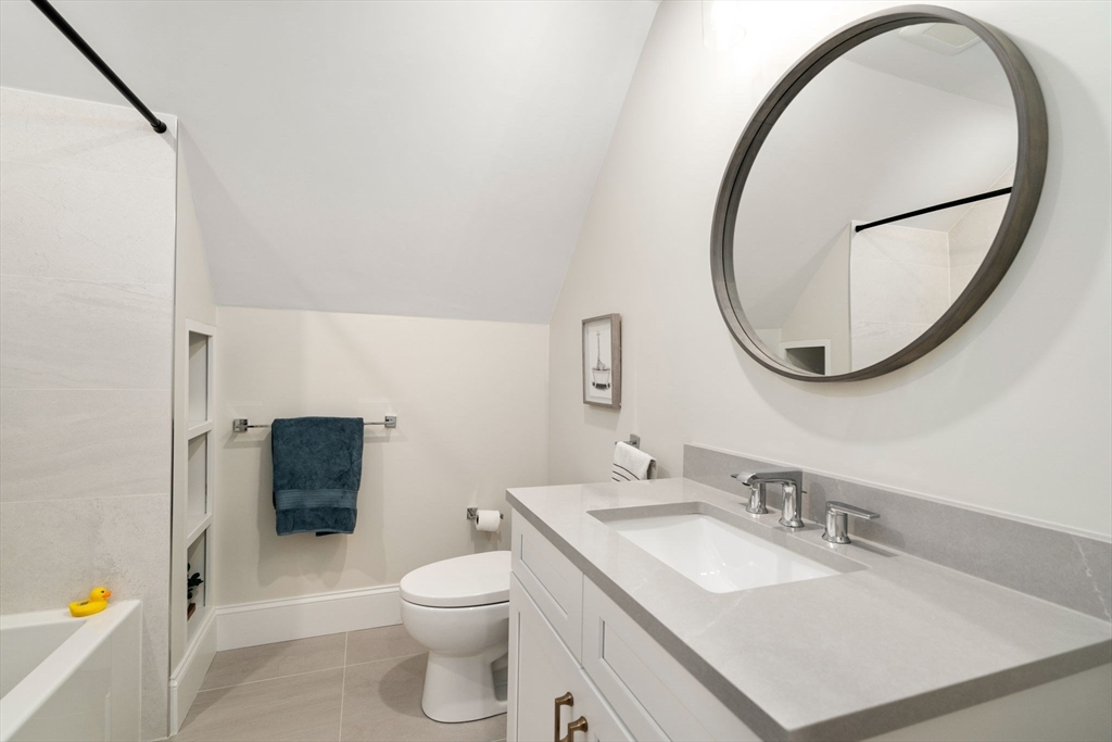 3 bed, 2.5 bath apartment for rent at 14 Norumbega St Unit 14, Strawberry Hill — photo 6 of 19