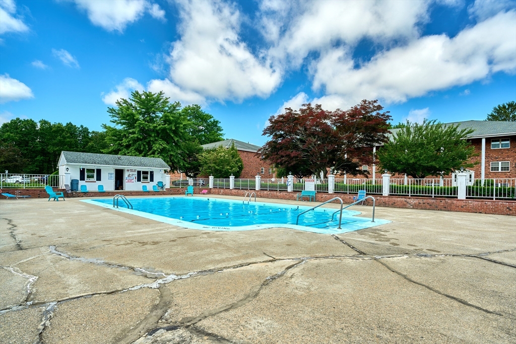 89 Pleasant St, Medfield