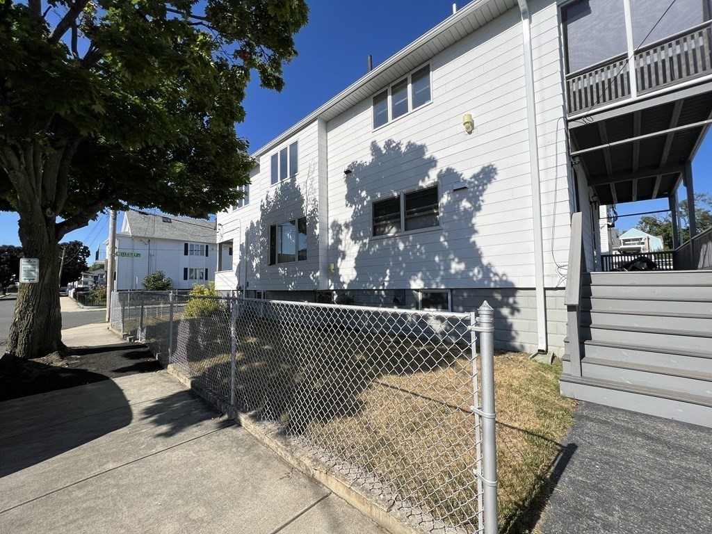 28 Wellesley St, Tufts University