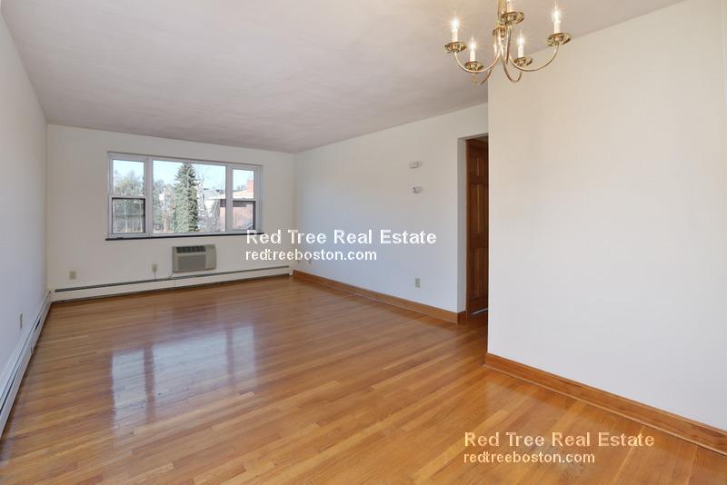 266 Grove St, Auburndale