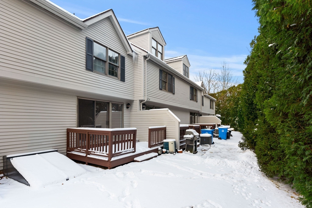 10 Carriage Ct, Merrimac