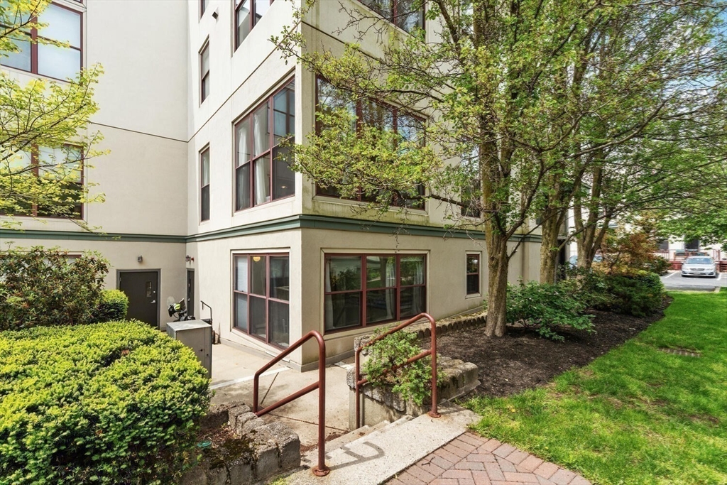 87 Brookside Ave, Jamaica Plain