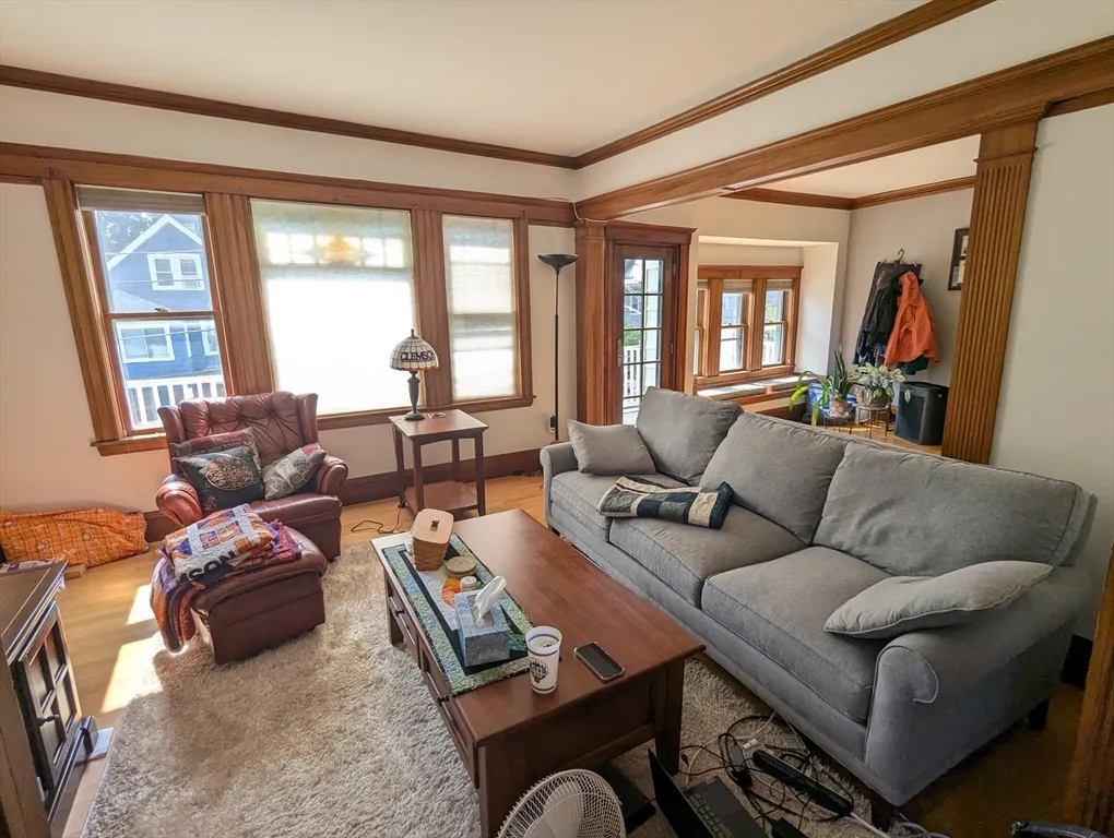 17 Commonwealth Rd, Watertown