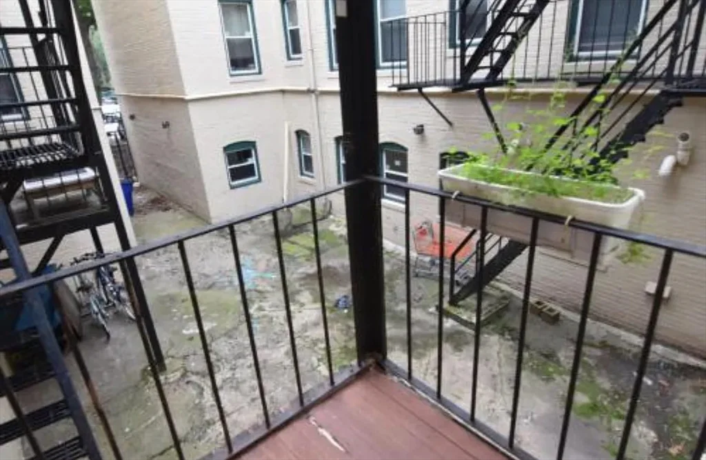 84 Gordon St, Allston