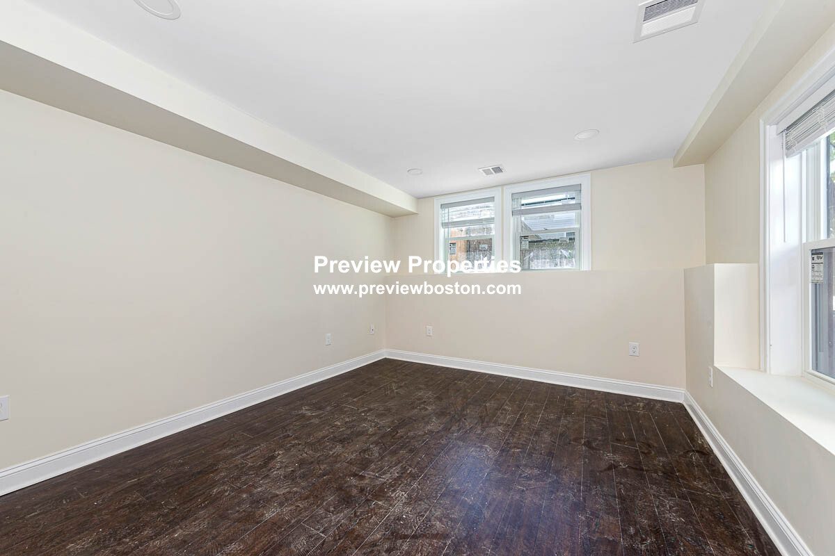 70 Stanley Ave, South Medford