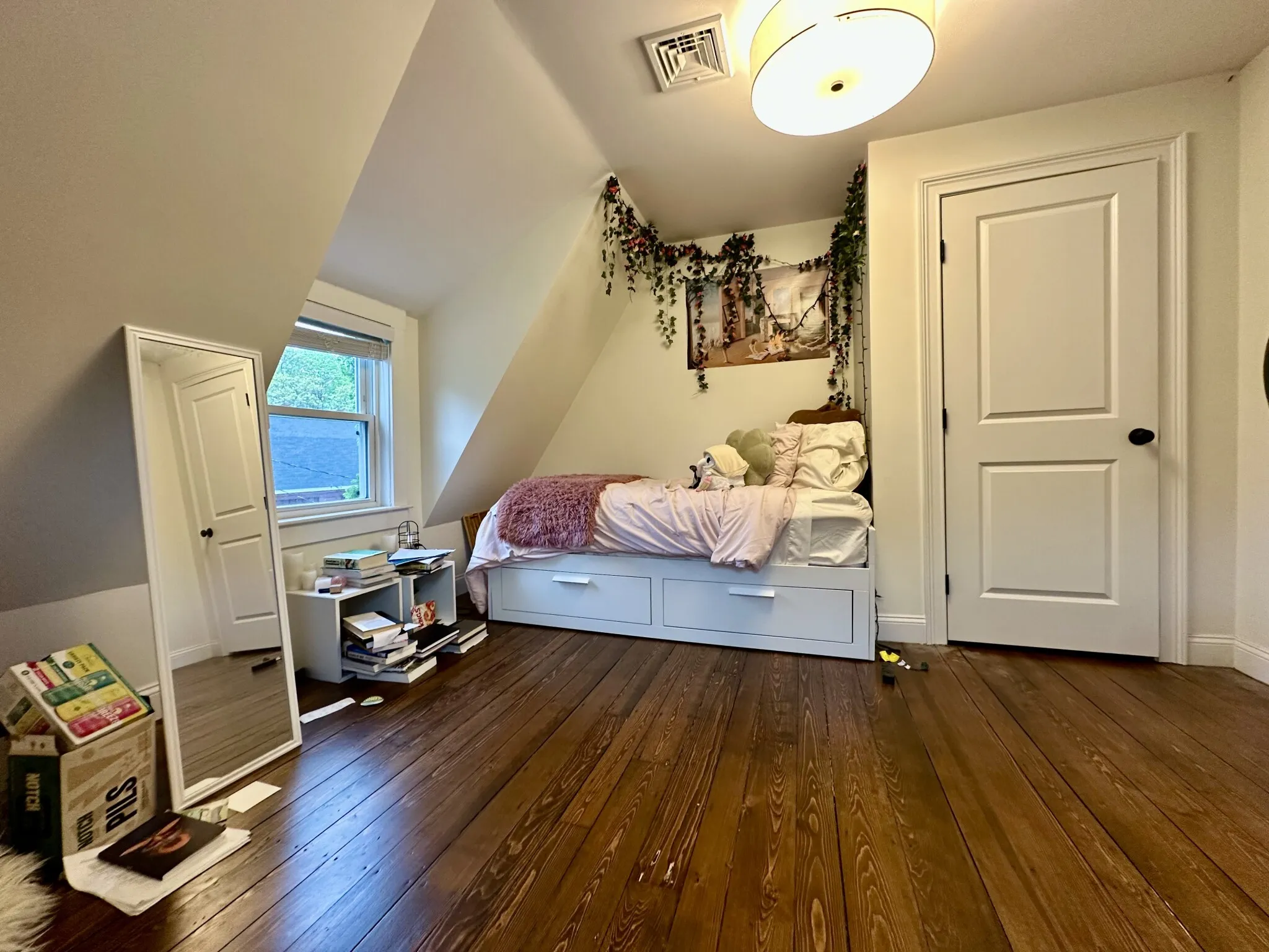 19-21 Bellevue St, Banks Square