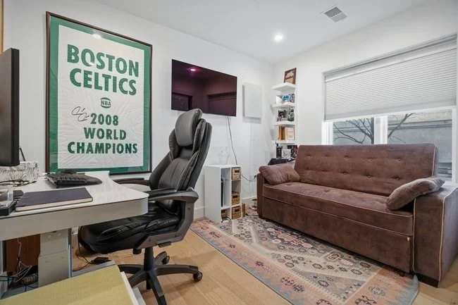 946 Saratoga St, East Boston