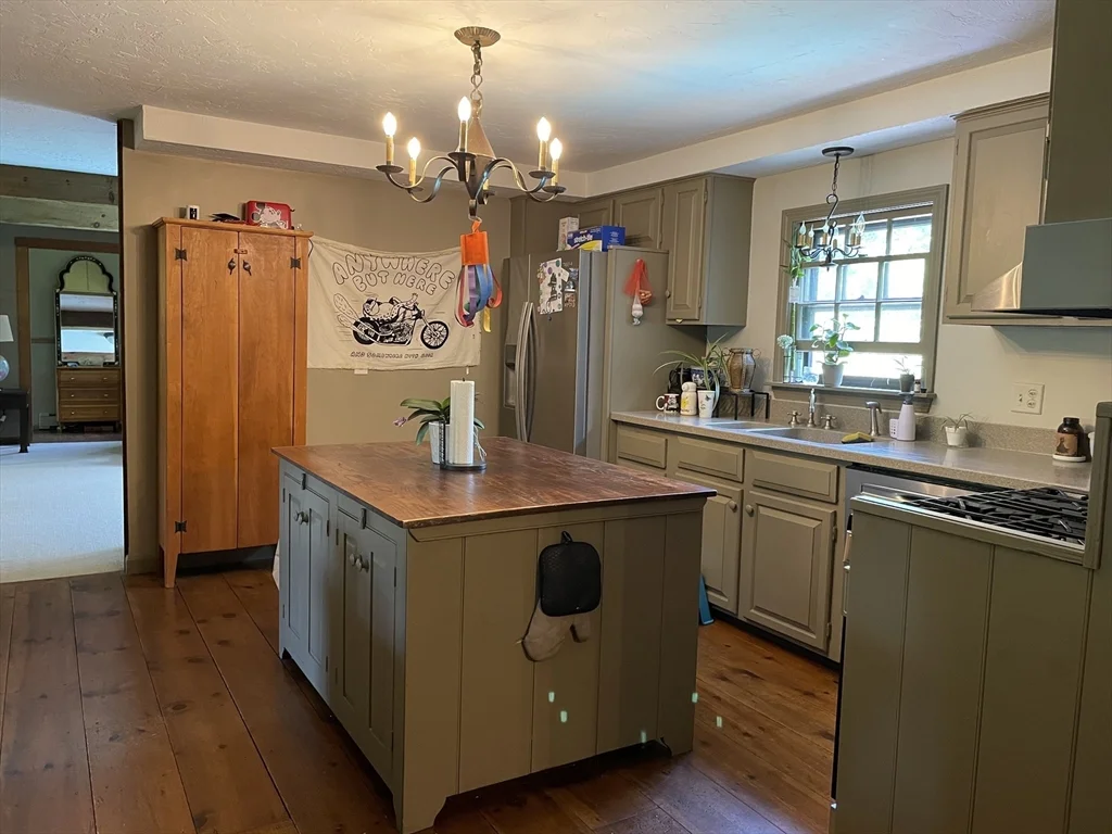 4 Chestnut St, Hopkinton