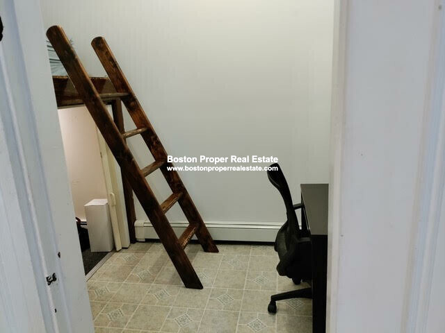 290 Newbury St, Back Bay