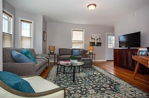 35 Maple St, South Side