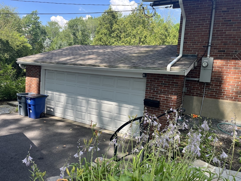 16 Foster Rd, Lexington