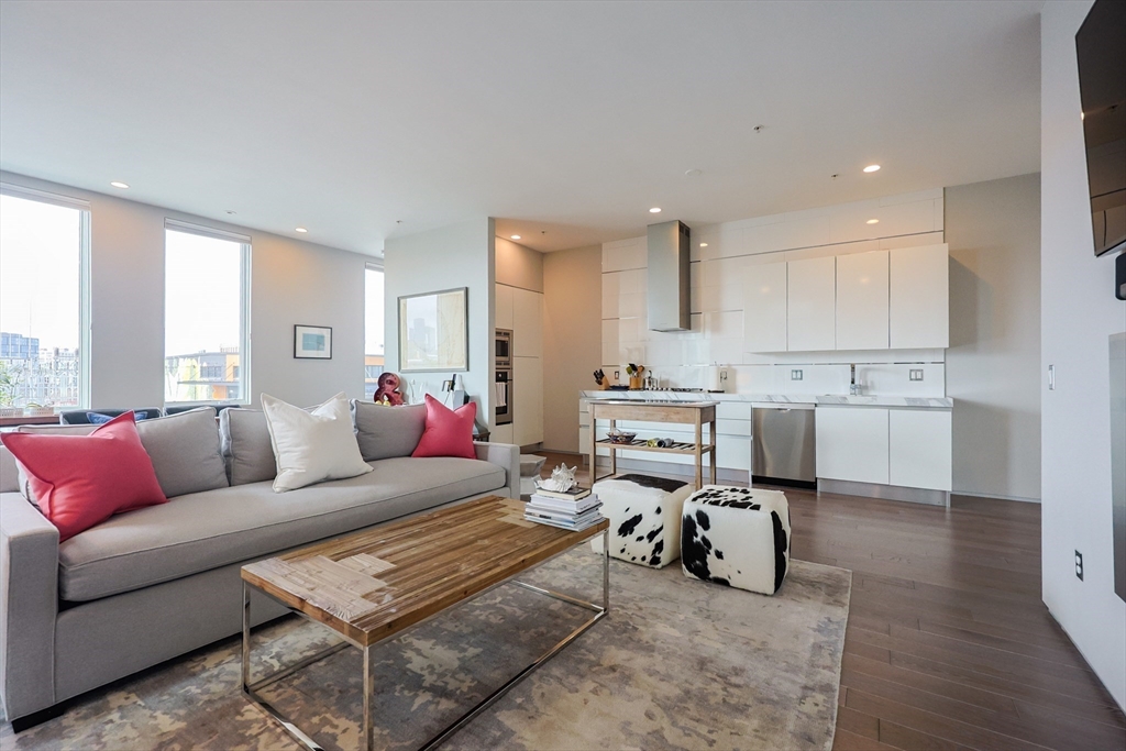 537 E 1st, South Boston