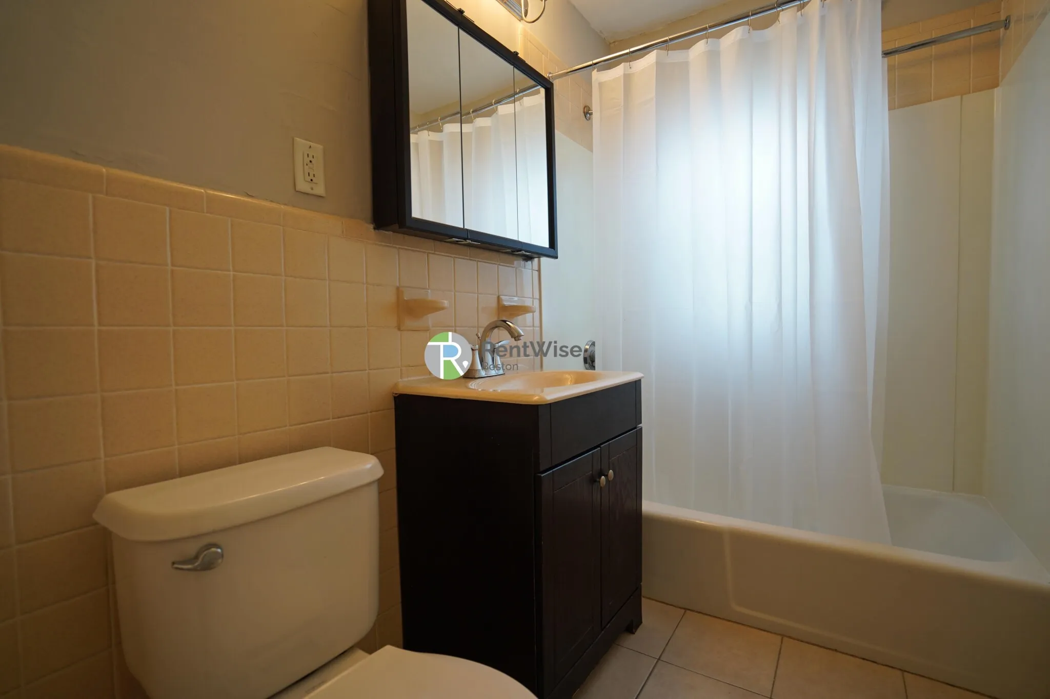 136 Arlington St, Oak Square