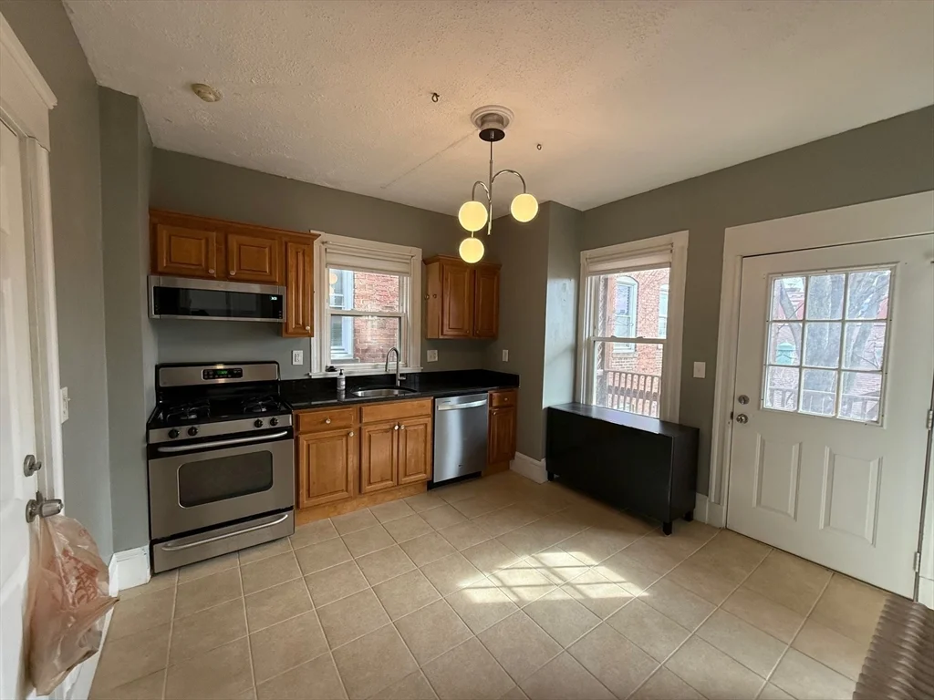 221 Shurtleff St, Chelsea