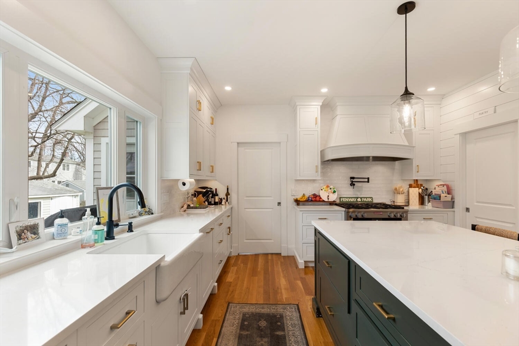 40 Foley Beach Rd, Hingham