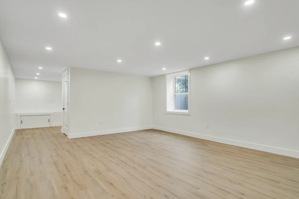 22 Estabrook Rd, Lexington