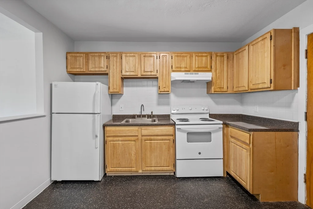 572 Cummins Highway, Mattapan