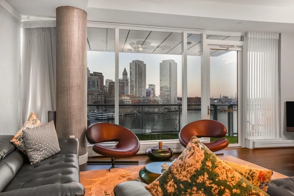 22 Liberty Dr, Seaport District