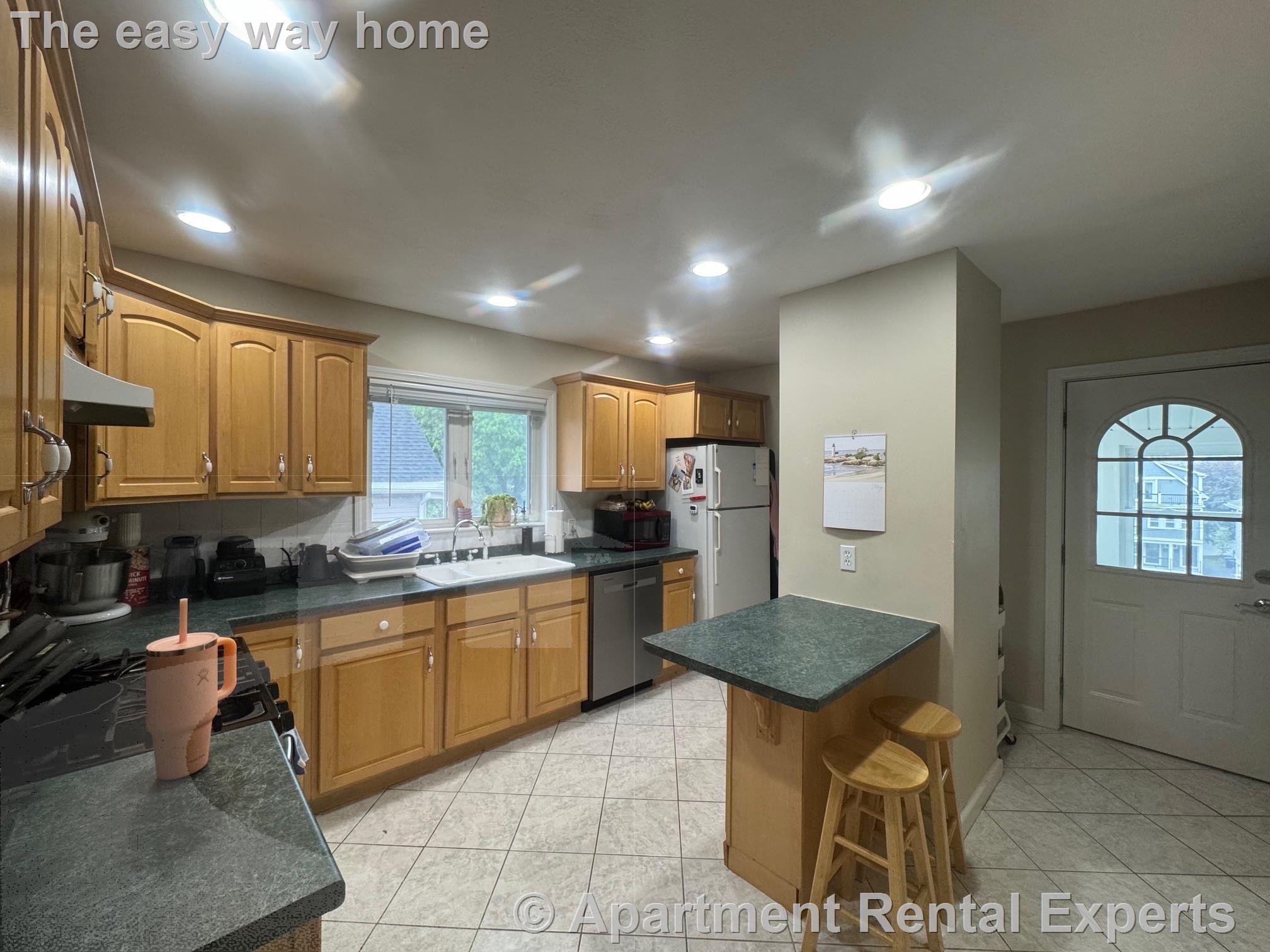 53 Farragut Ave, Teele Square