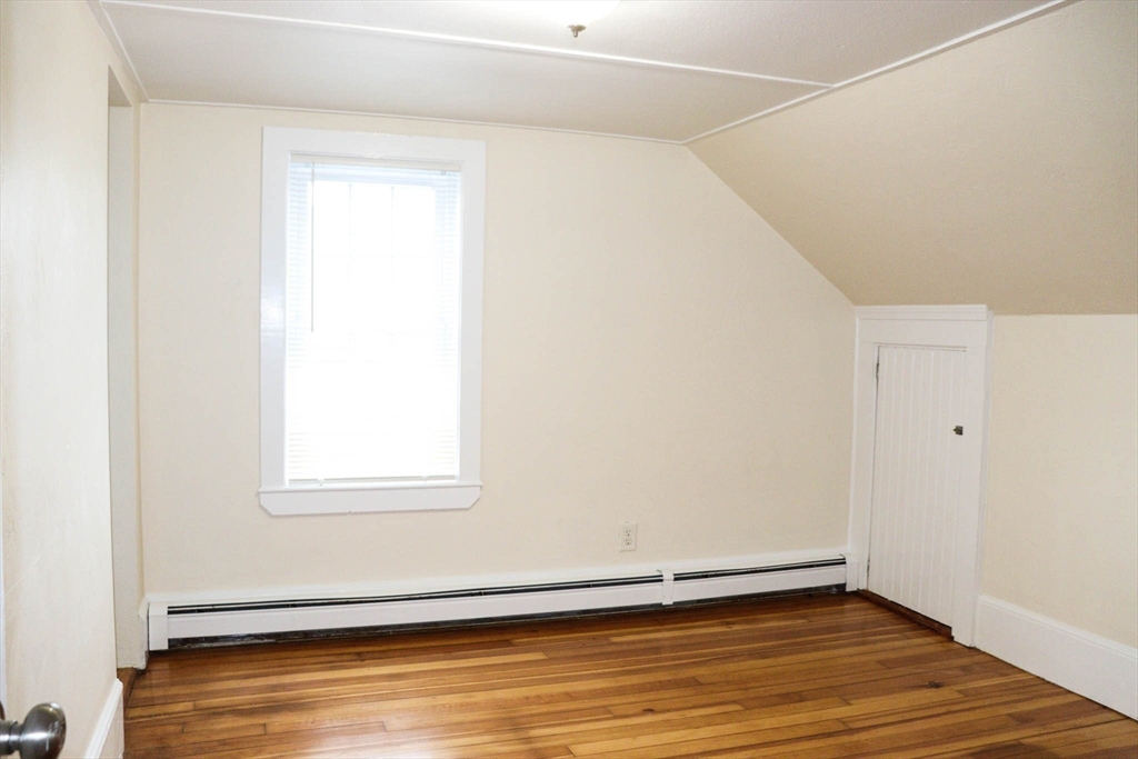 9 Forest Ave Ct, Plymouth