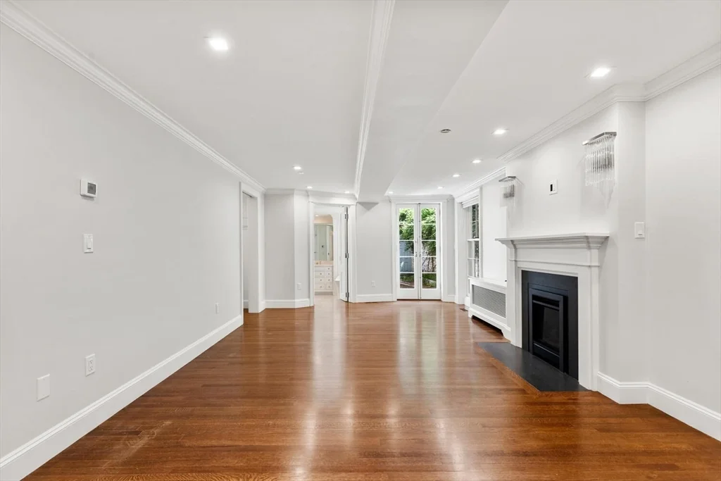 20 Chestnut St, Beacon Hill